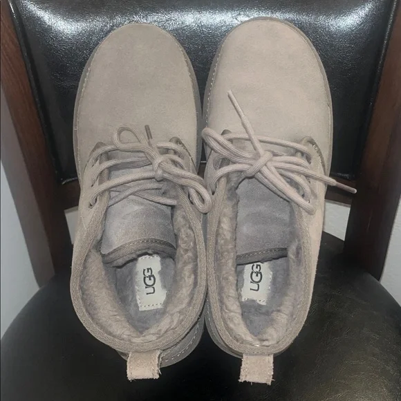 Women’s Gray Suede Ugg Boots! - Picture 3 of 4